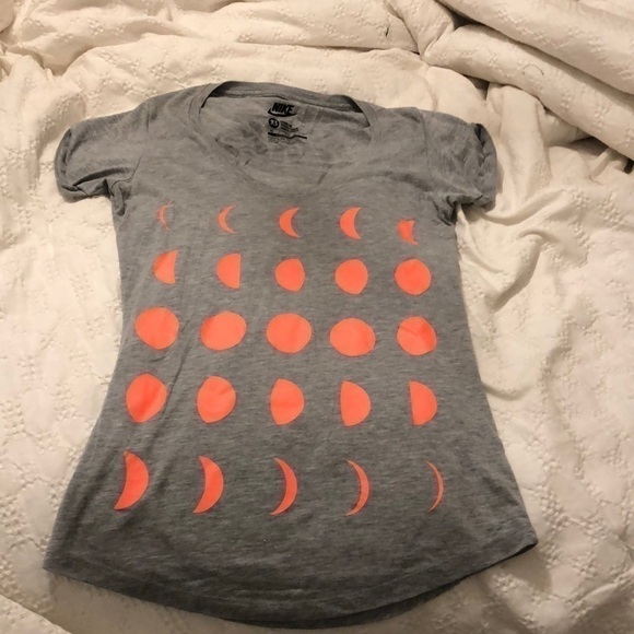 Nike Loose Fit Long Cut T Shirt Size Extra Small - Picture 1 of 6